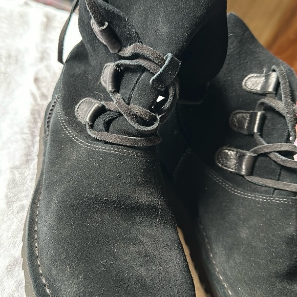 Ugg Boots Unlined Lace Up 8 / 8 1/2 Black pre owned - Picture 1 of 14